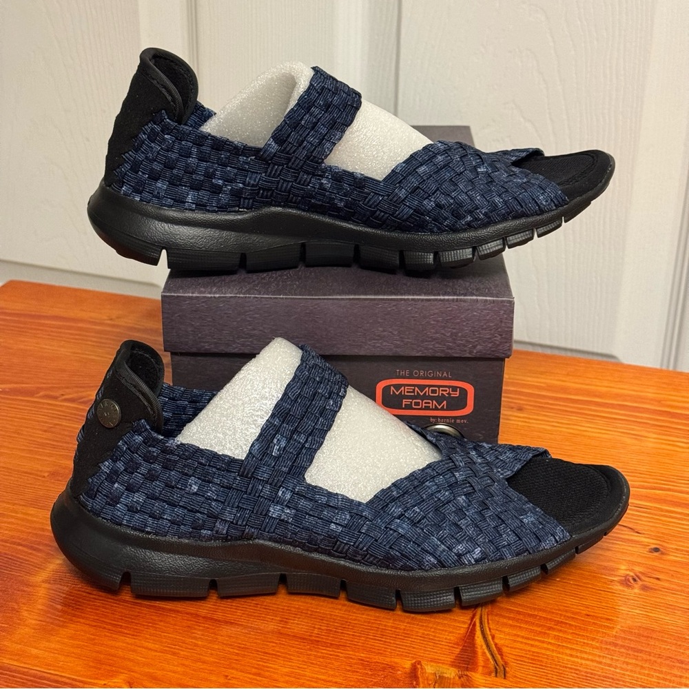 Bernie Mev Comfi Jeans Woven
Elastic Flat Mary Jane Shoe Women
Size 36 - Picture 2 of 7